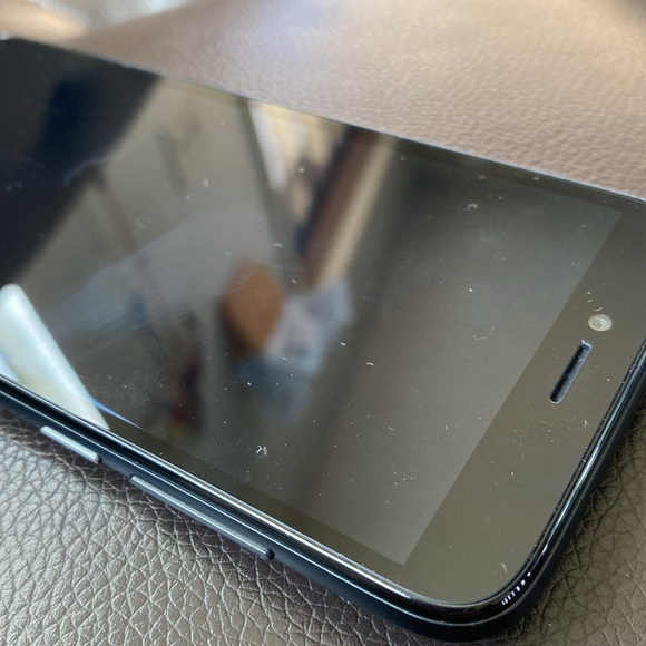 Phone - Picture 6 of 16